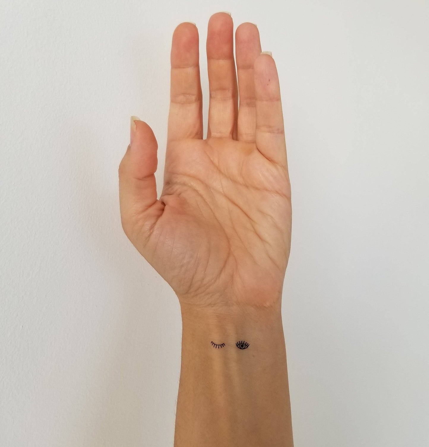 Minimalist eye and eyelash temporary tattoo (set of 16)