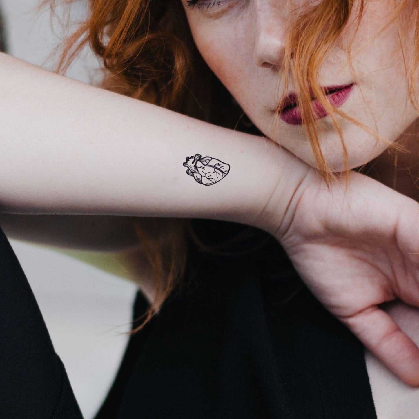 Small temporary anatomical heart tattoo in black (set of