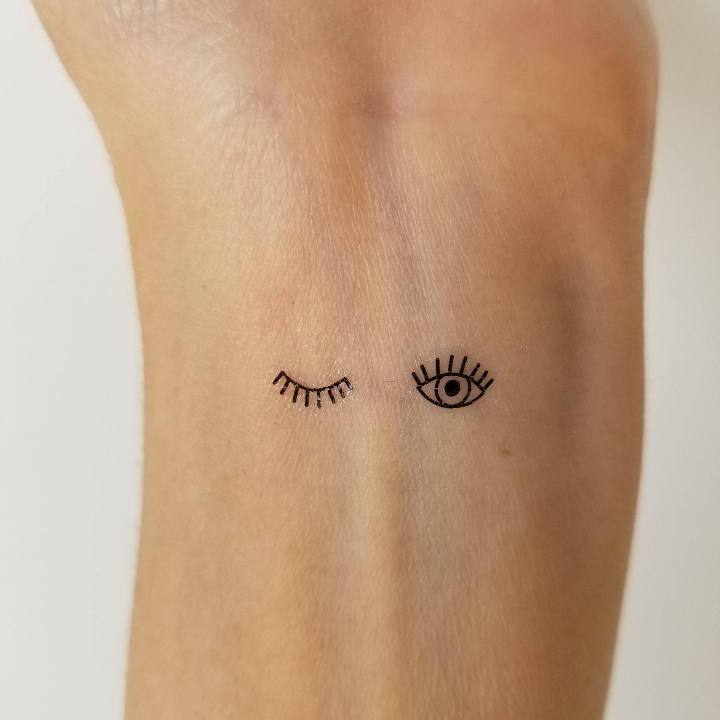 Minimalist eye and eyelash temporary tattoo (set of 16)